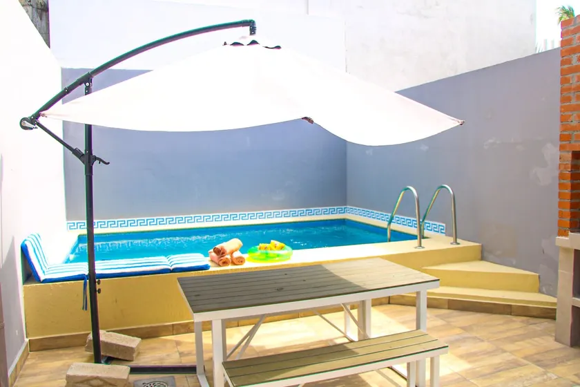 Air-conditioned house with private pool and barbecue - Image 1