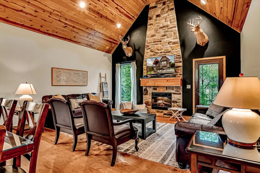 Two living rooms!! Air Hockey! Pool! Fireplace! - Image 1