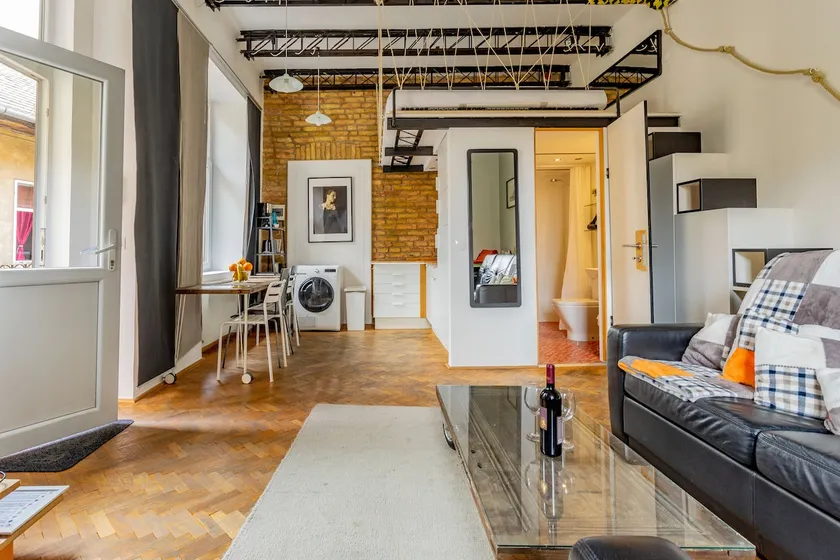 Stylish, unique 2rooms/4bedsCityflatwAC - Image 1