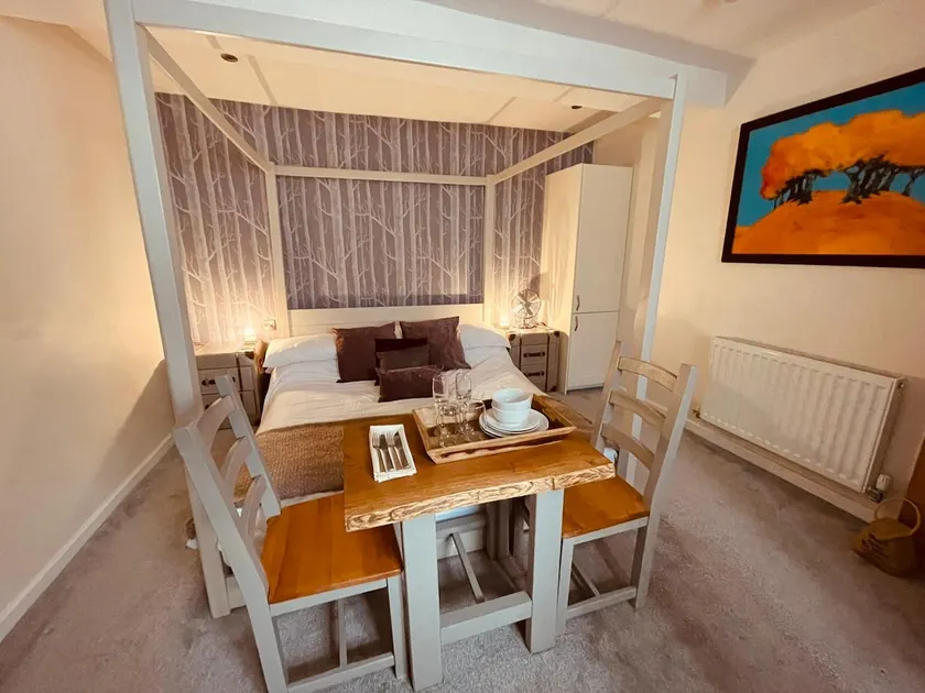 Town Centre Gem - 'The Stowe' - Sabrina Rooms - Image 1