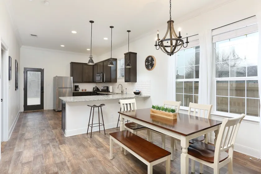2mi to Downtown - King Bed, Riverwalk, Alamodome - Image 1