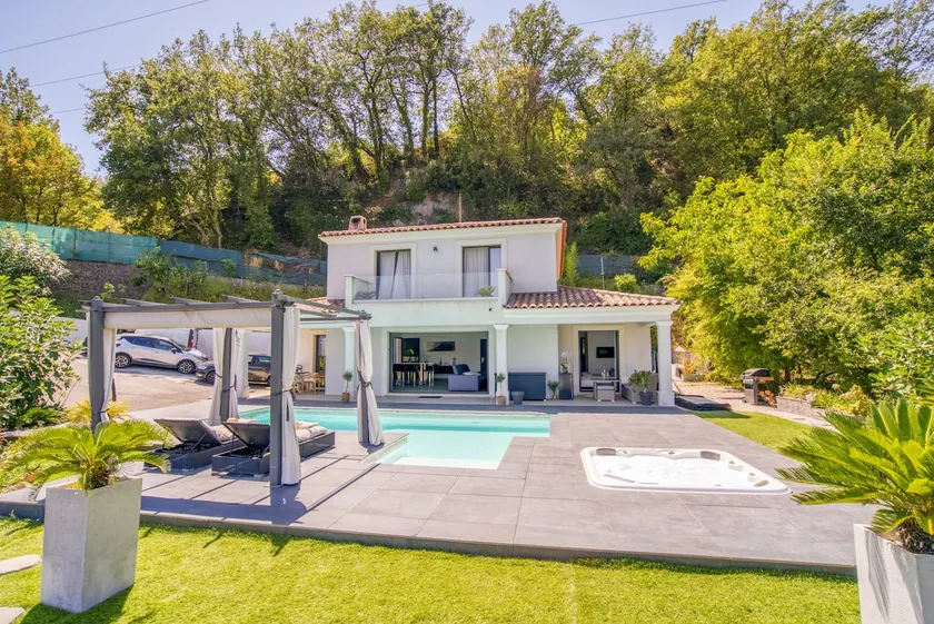 Private Suite | New Villa | Pool, Jacuzzi & AC - Image 1