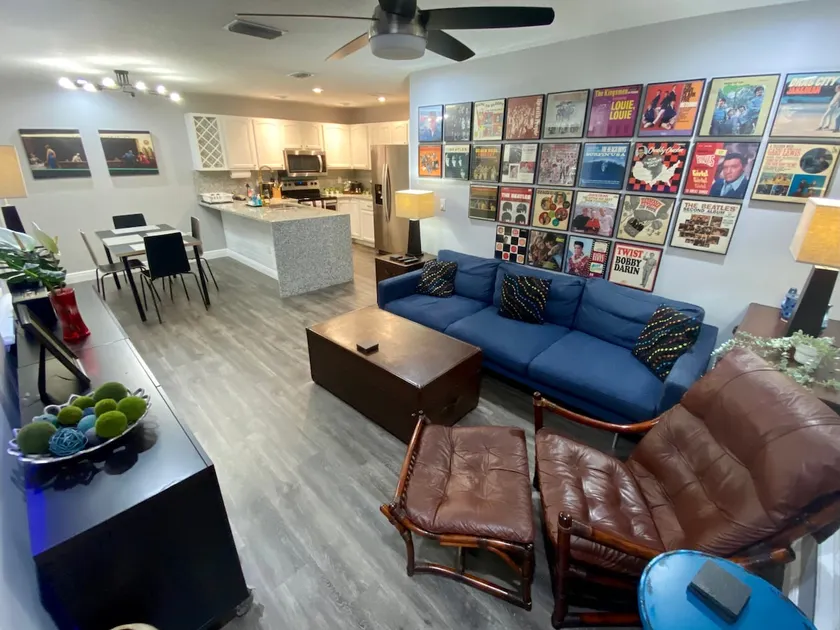 5-star Modern, Bright Thornton Park 2 BR Apt - Image 1