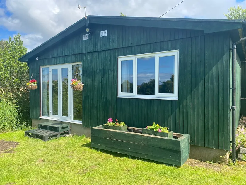 Award-winning dog friendly cottage with Sea Views - Image 1