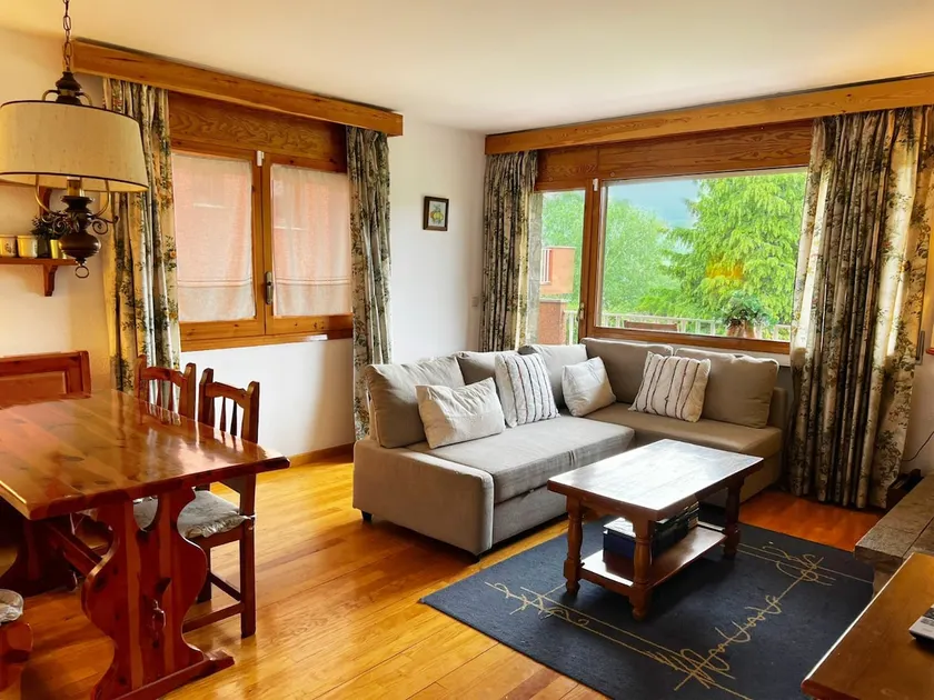 Magnificent apartment in Puigcerdà with Parking - Image 1