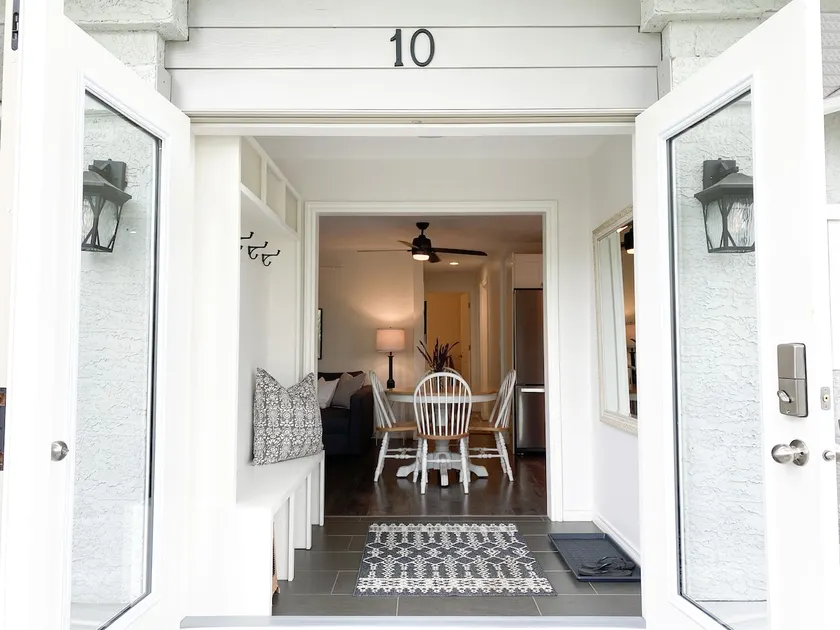 10 Wren Place, Front Suite - Image 1