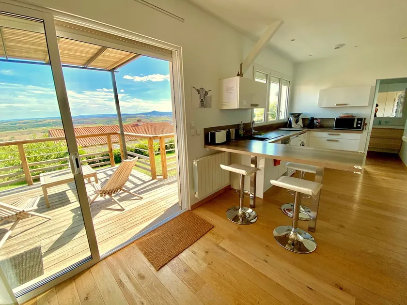 Love nest in Auvergne with swimming pool and sauna - Image 1