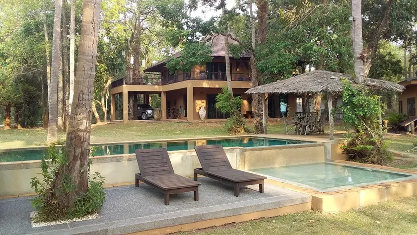 Melina's Monkey House and Whale Bar - Image 1