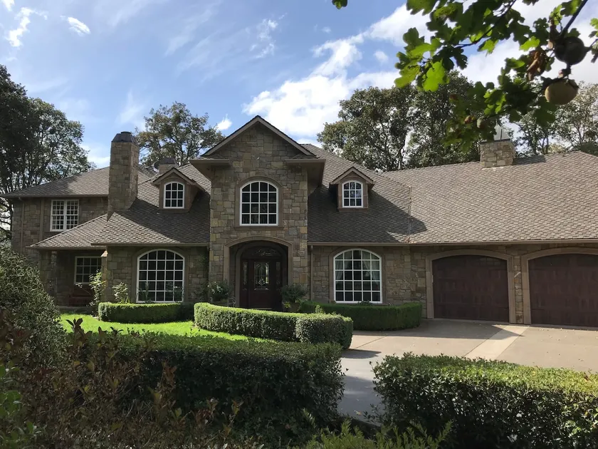 Zenith Vineyard Estate - Image 1