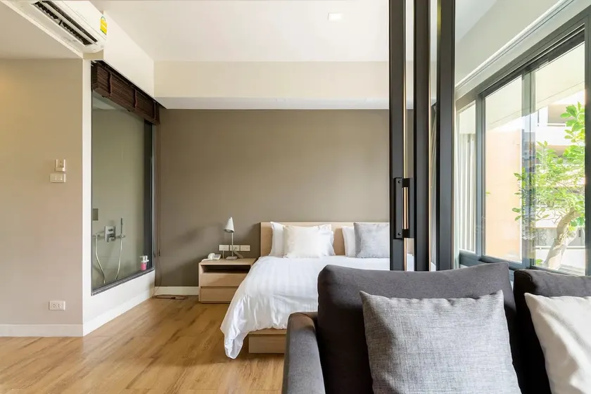 Beautiful One Bedroom Near Skytrain - Image 1