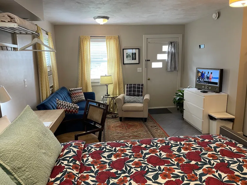 Fabulous & Work Stay Studio Apartment - Image 1