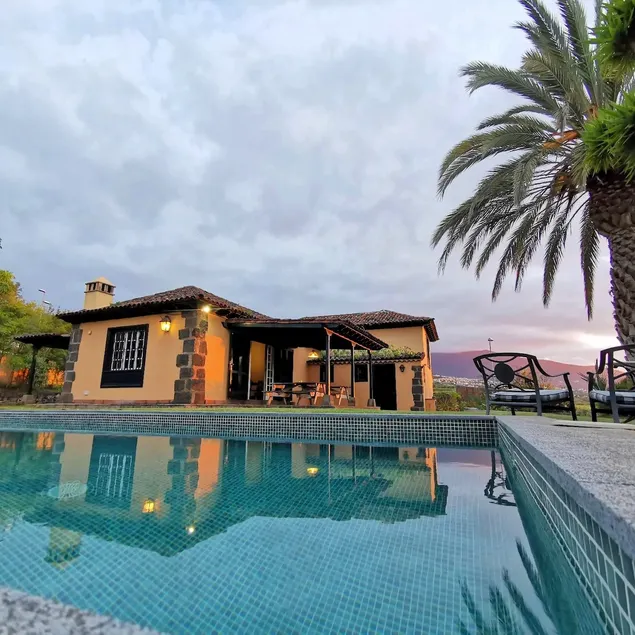 Pillowabroad - Tropical garden Holiday Home - Image 1