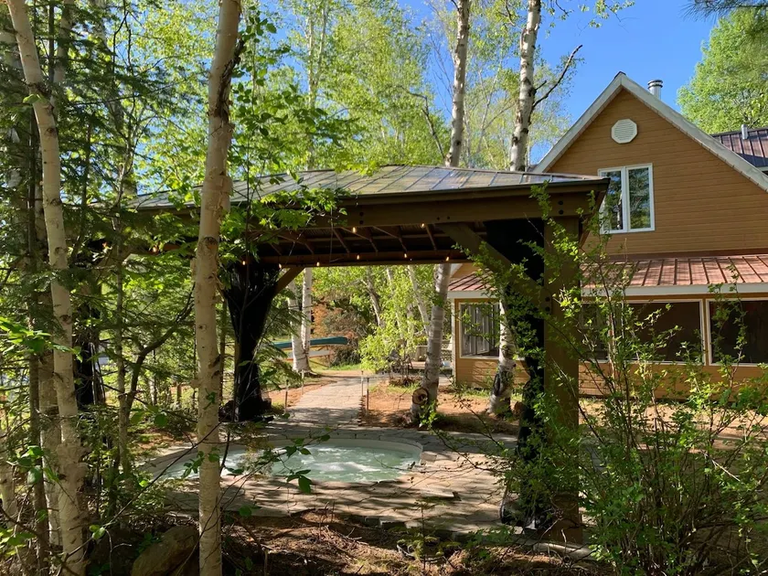 Chalet/SPA l 'Oasis with private beach, on the lake! - Image 1