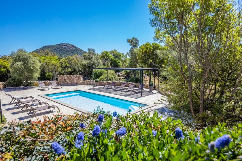 Villa 18, Swimmingpool, Strand, Biograf, Spil, 400m² - Image 1
