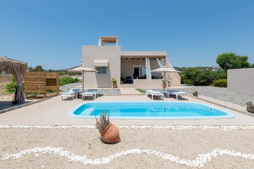 Moderna villa fronte mare indipendente con piscina privata. -90 metri dalla spiaggia - Image 1