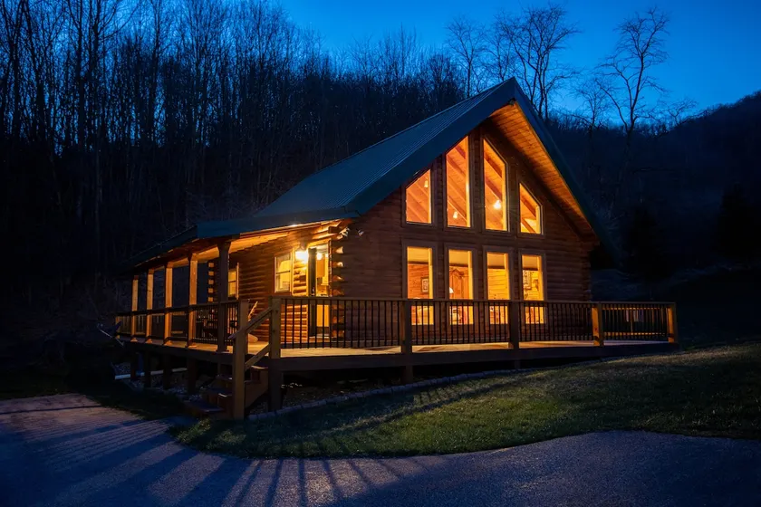 Queen Cabin - Hot Tub, A/C, King bed, Shower-for-2 - Image 1