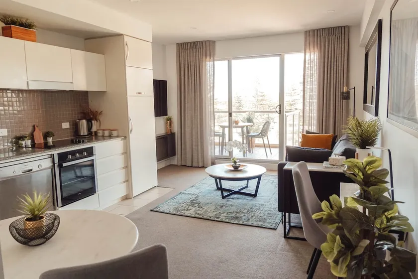 Lux beachfront. 4 guests.Free carpark - Image 1