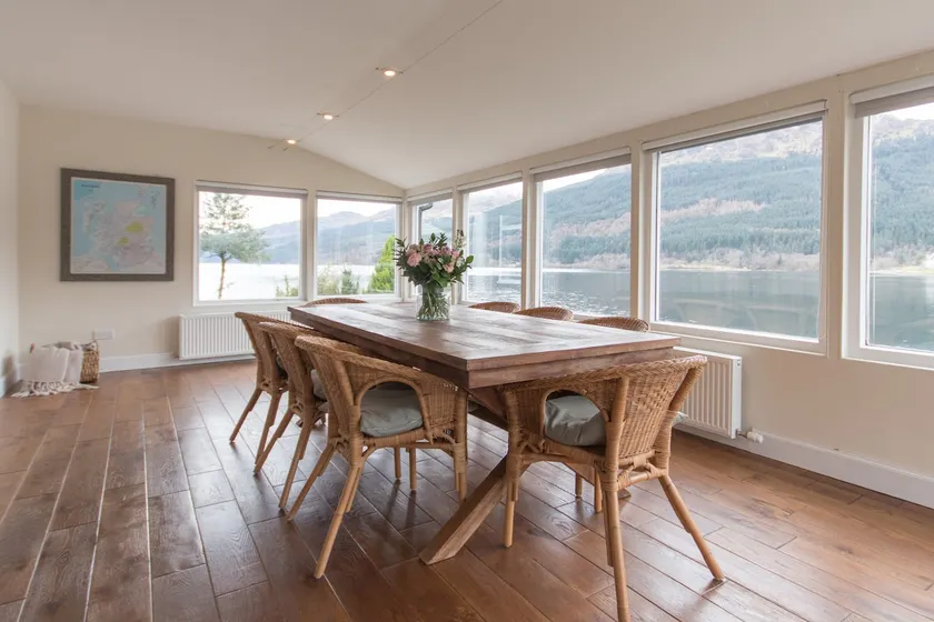 Rossmay House - 4 Bedroom Scottish Villa with waterfront / mountain views - Image 1