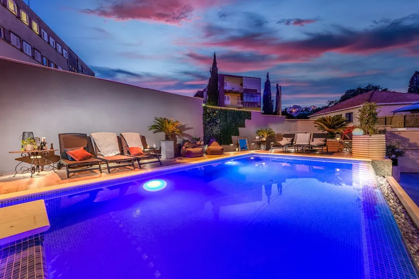 Villa Vikor mit großem privatem Pool und Whirlpool ..... - Image 1