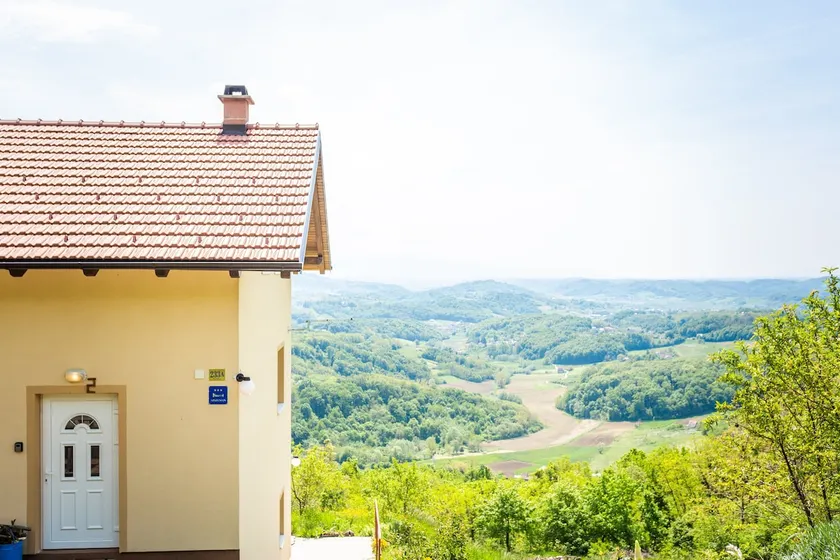 Apartment with beautiful view in peaceful place - Image 1