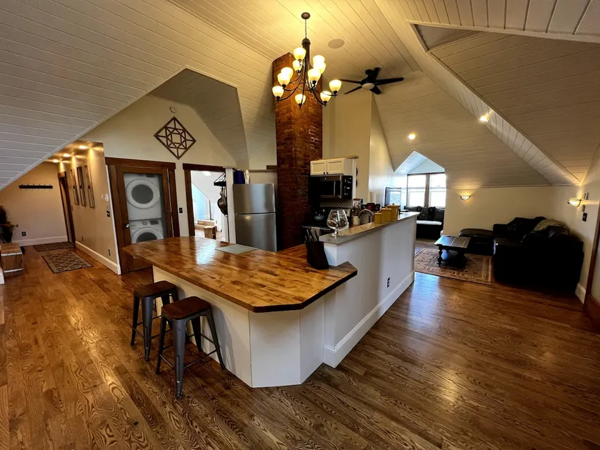 Penthouse Retreat-Near Downtown Winona! - Image 1