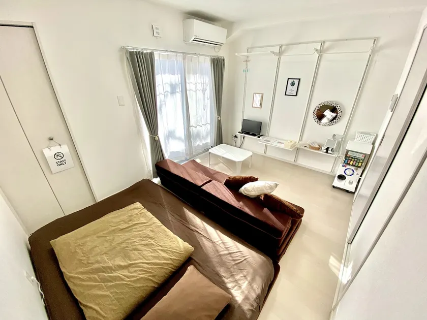 2 stops from the airport, 9-minute walk from Koryu station, 1♪ parking space, free♪ WiFi,♪ 2nd floor room, no♪♪ elevator - Image 1