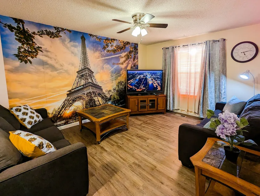 *Spacious & comfy 3/2 duplex, pets allowed (fee) - Image 1