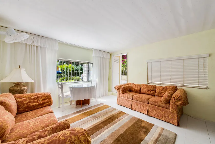 Beach Side Front Apartment - Image 1