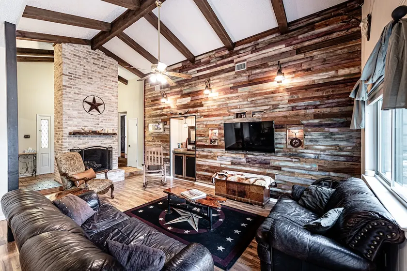 Rustic Retreat-pet friendly home in great location - Image 1