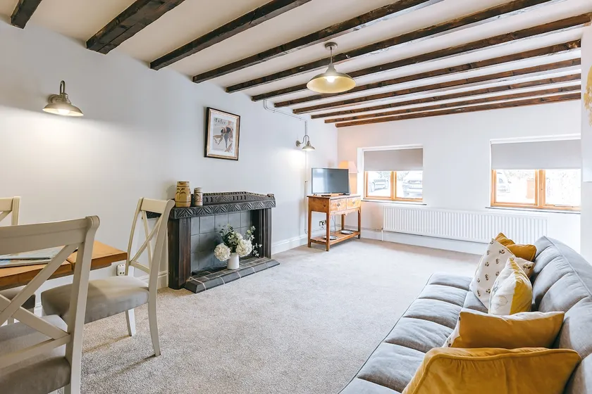 Rose Cottage at High Grosvenor - Image 1