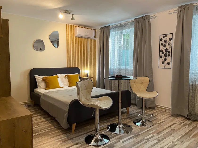 Modern Flair Apartment - Image 1
