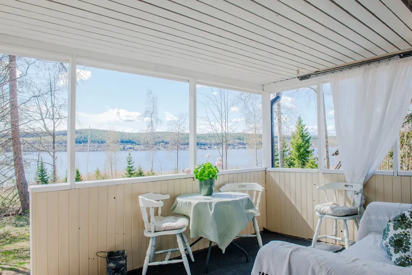 Cozy guesthouse with a canoe and sea view - Image 1
