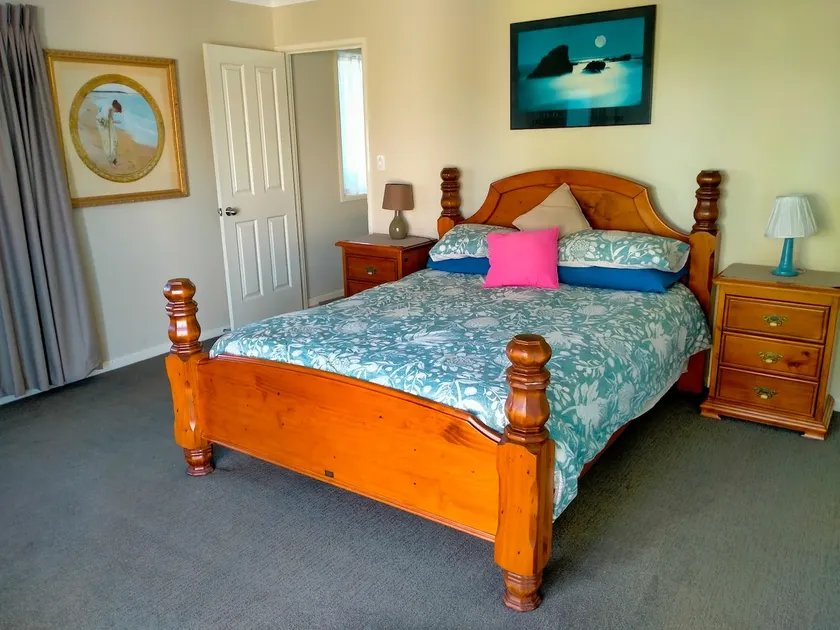 2 Bedrooms - Self contained and close to transport - Image 1