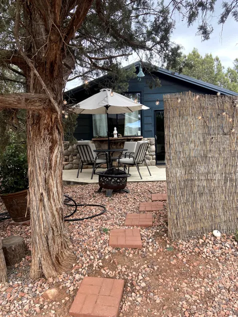 RedRock Crossing Cottage; Walk to Creek; Hot tub! - Image 1