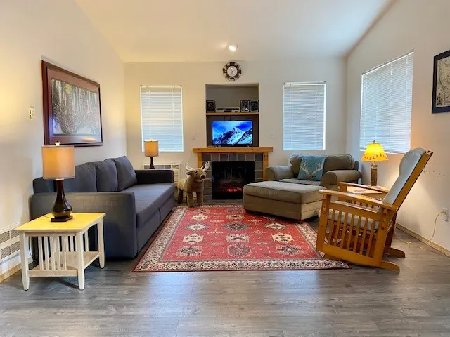 Family-friendly and walk to downtown! - Image 1