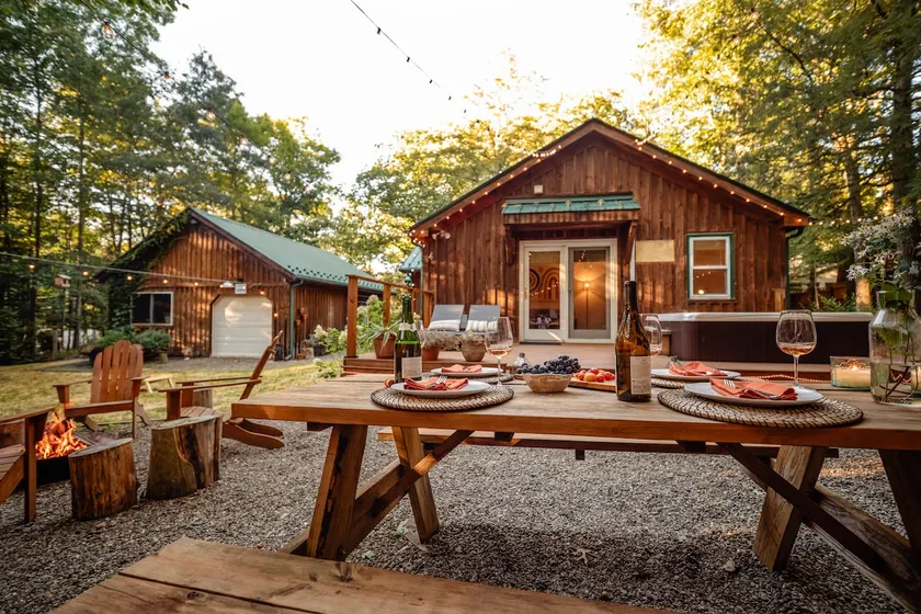 Hot Tub, Fire Pit, Fully-Fenced Yard, Pellet Stove - Image 1