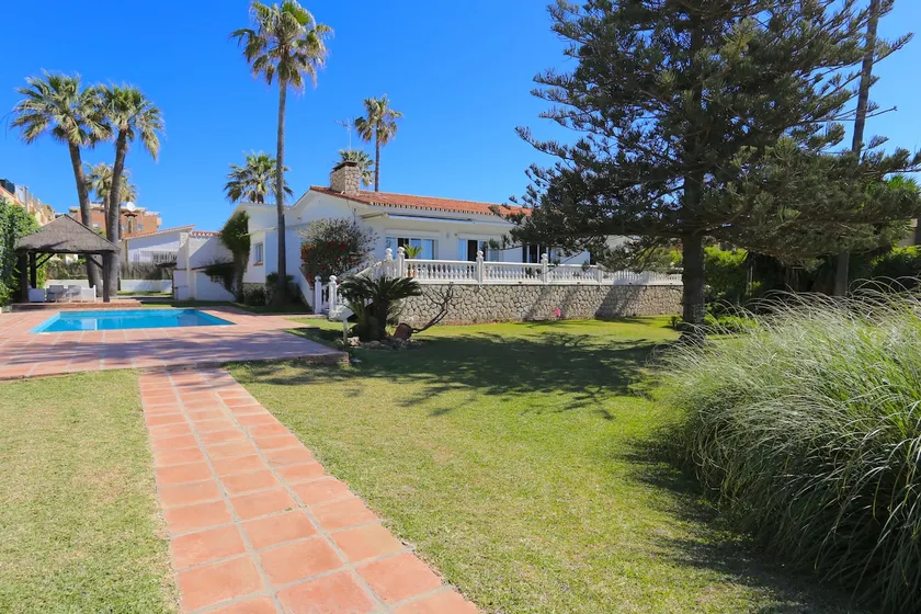 VILLA DEL MAR 'Boutique Beach-House' 11PAX - Image 1