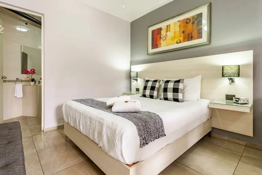 C - Centrally-located Private Loft - Alegría Housing - Image 1