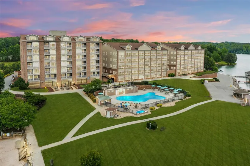 1BR, 1BA Pointe Waterfront Condo - Image 1