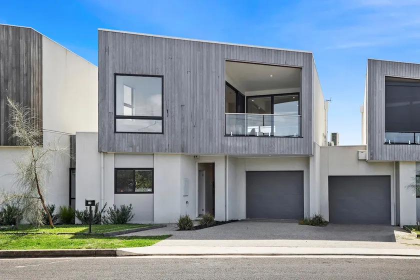 Seaside Style - Modern Coastal Retreat with Ocean Views - Image 1