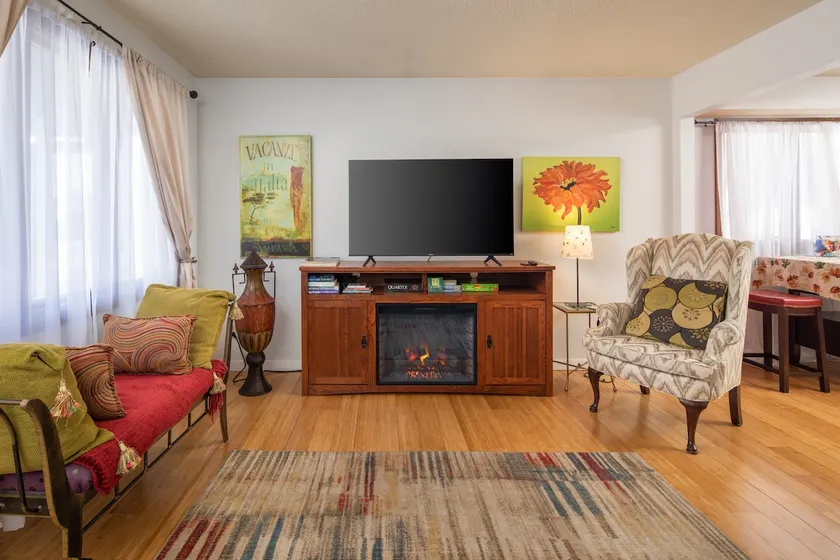 2+BR, Dog Friendly, Unit 1 -Reserved Parking - Image 1