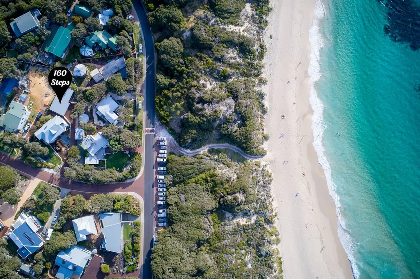 160 marches ... de la plage de Yallingup - Image 1