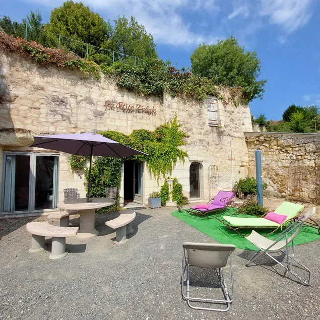 La P'tite Troglo, a cozy nest in the hillside - Image 1