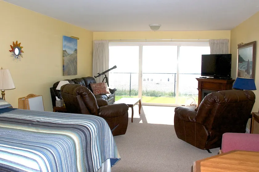 Betta's Cove: largest ground-floor Sea Gypsy condo, 10 steps from the sand - Image 1