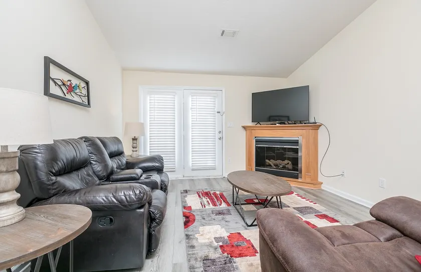Quiet Home on Dead End Block - Image 1