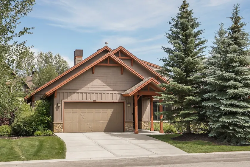 Great House Value 6 bdr 4 bath Book Winter Now - Image 1