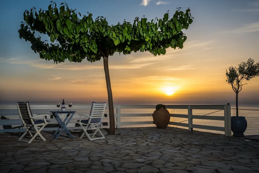 Private, pool, sunsets, beaches, amenities - Eleni - Image 1