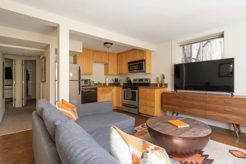 2BR/1BA - Buckman District - Steps to Bars - Image 1