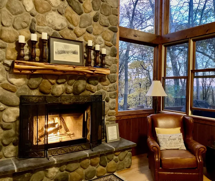 Beautiful home/wooded/WIFI/Hot tub/Firepit - Image 1
