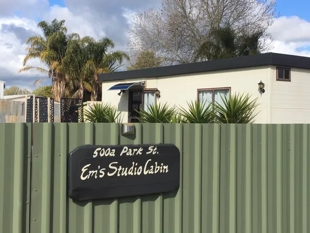 Cute Private Studio Flat with AIRCON! - Image 1